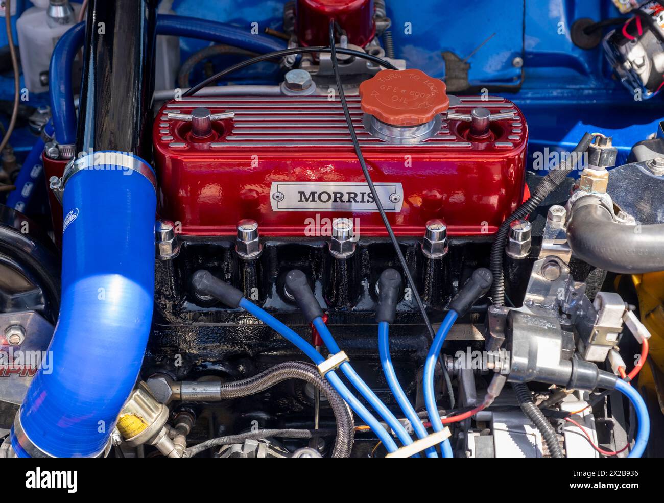 Morris Mini Motorraum, Paphos Classic Vehicle Club Harbour Show, Paphos, Zypern Stockfoto
