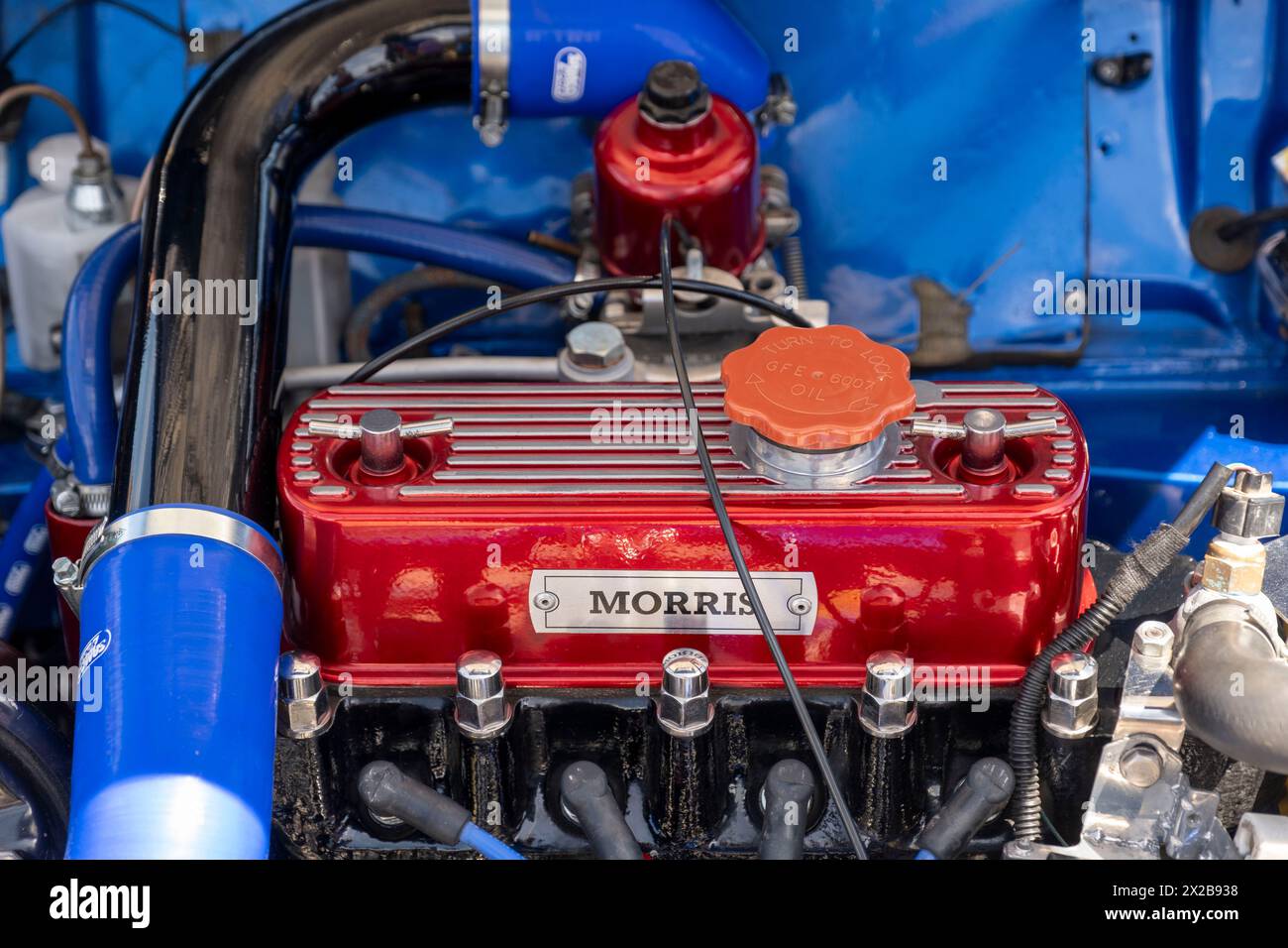 Morris Mini Motorraum, Paphos Classic Vehicle Club Harbour Show, Paphos, Zypern Stockfoto