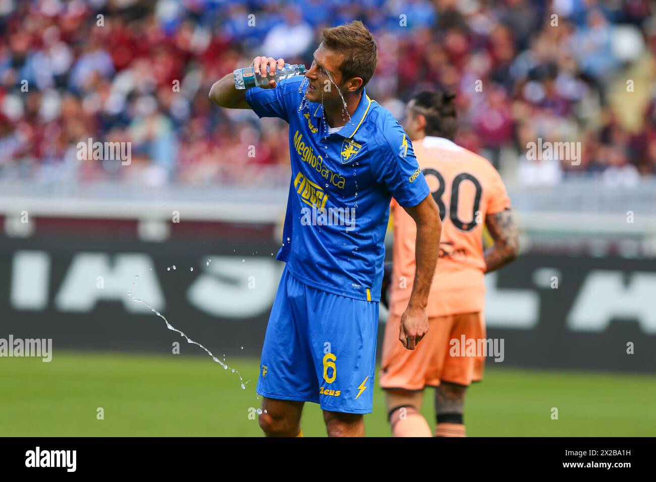 Simone Romagnoli von Frosinone Calcio während des Spiels der Serie A zwischen Torino FC und Frosinone Calcio am 21. April 2024 im Olympic Grande Torino Stadiu Stockfoto