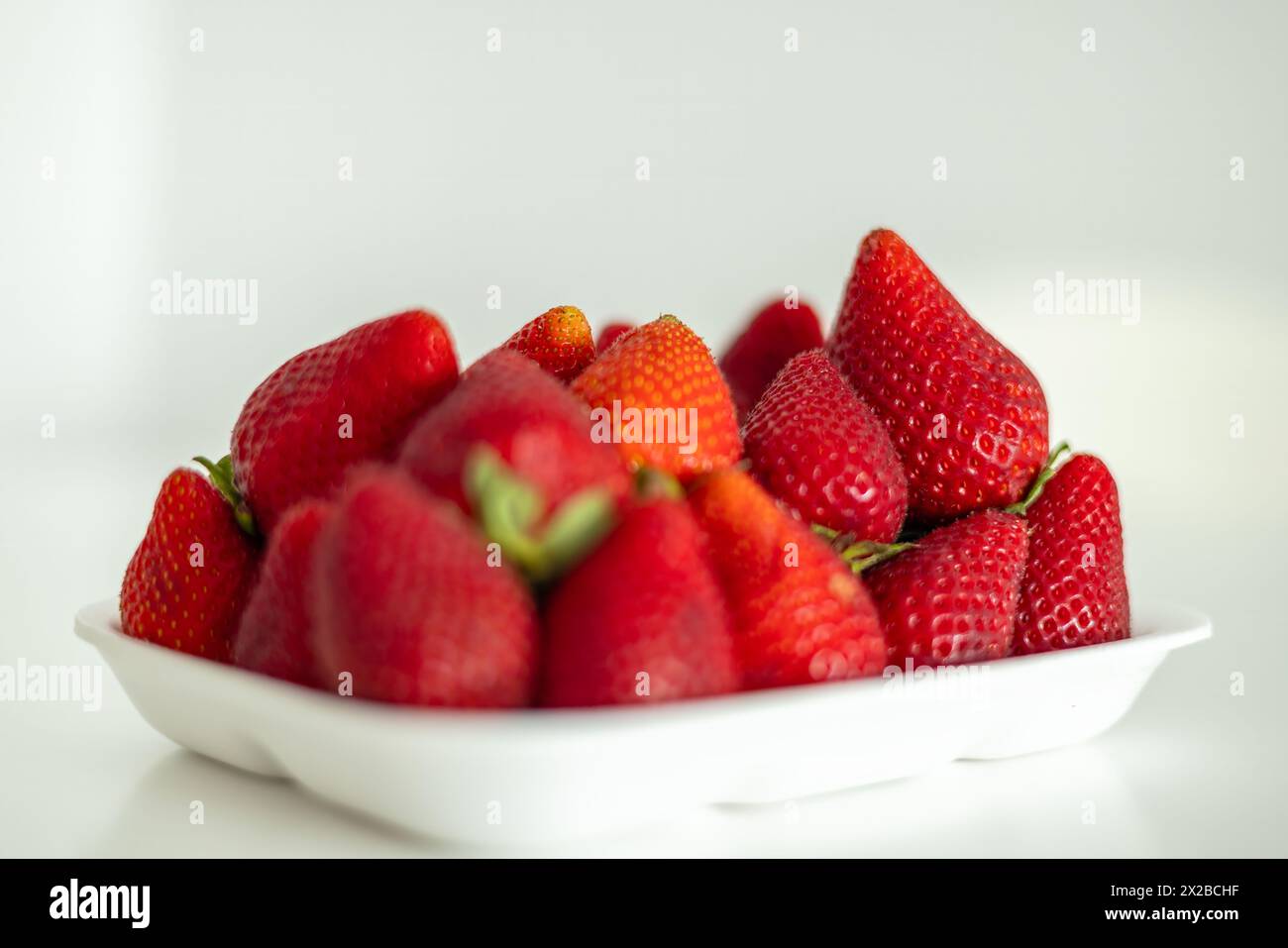 Erdbeeren auf einem Tablett Stockfoto