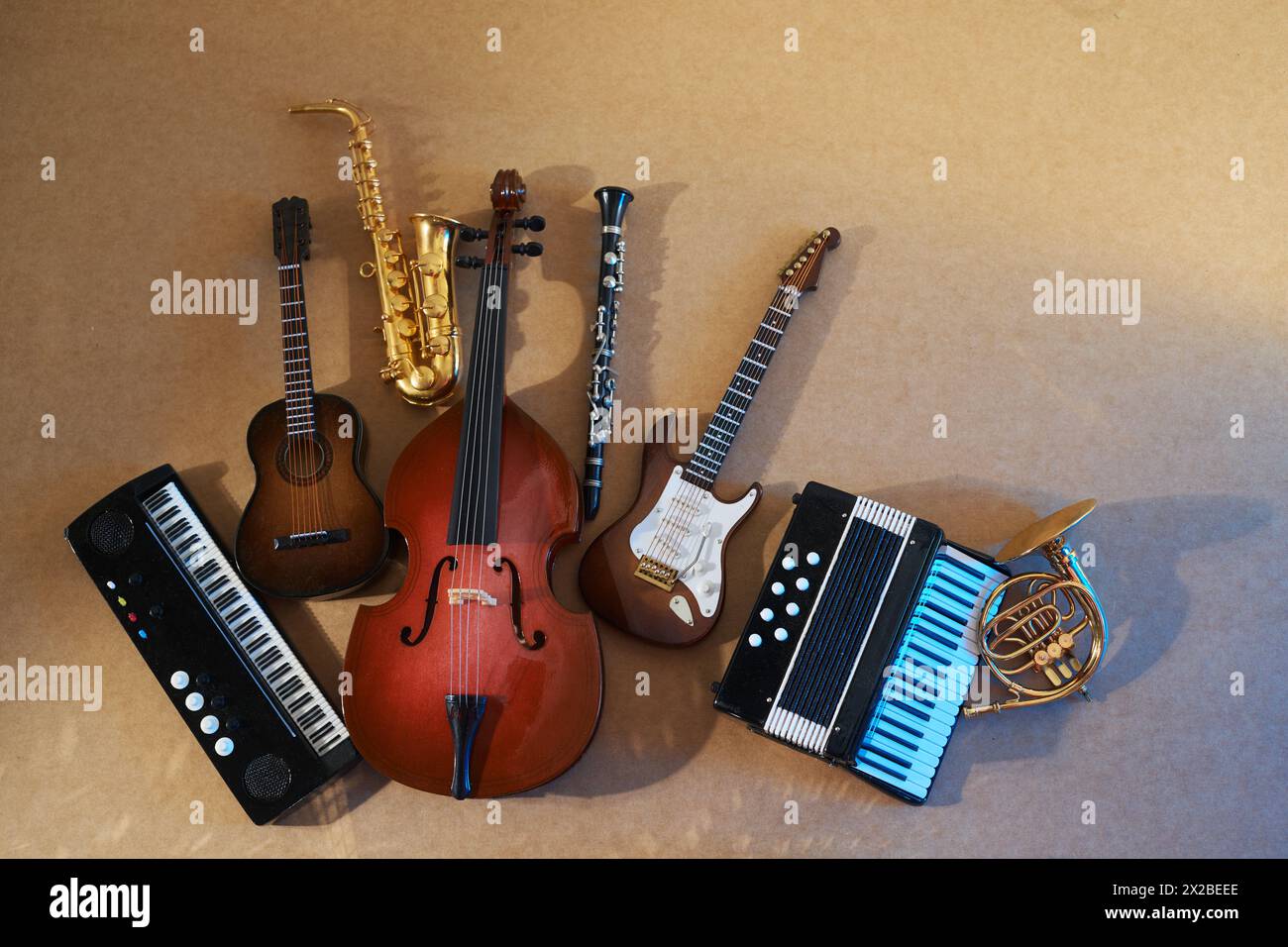 Weltmusiktag. Auswahl an Musikinstrumenten Stockfoto