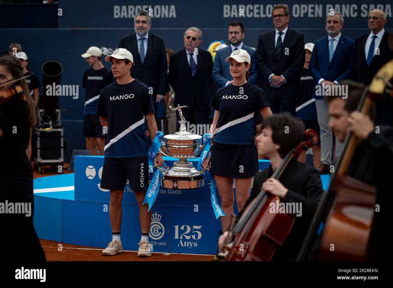 Barcelona, Spanien. April 2024. Die Trophäe von 71Âº Torneo Conde de de Godo während des letzten ATP 500 Barcelona Open Banc Sabadell 2024 Spiels im Real Club de Tenis de Barcelona, Spanien am 21. April 2024. Foto von Felipe Mondino Credit: Unabhängige Fotoagentur/Alamy Live News Stockfoto