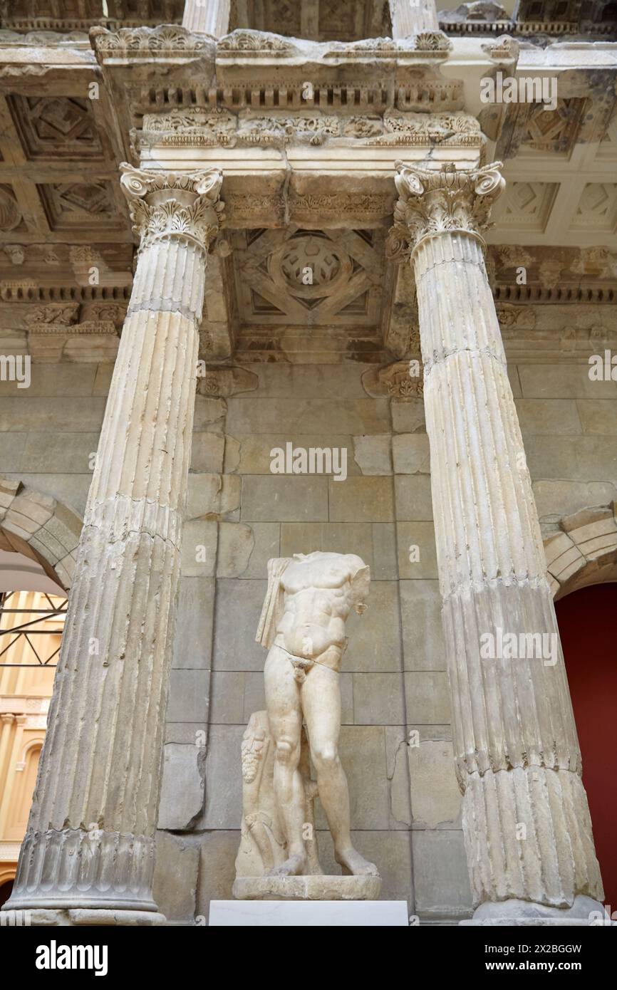 Rekonstruktion der das Markttor von Milet, Pergamon Museum, Berlin, Deutschland. Stockfoto
