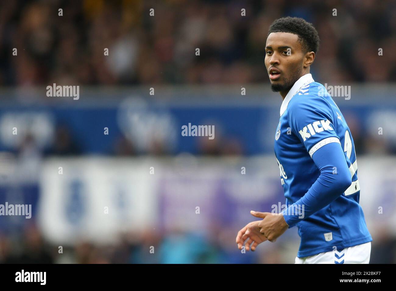 Liverpool, Großbritannien. April 2024. Youssef Chermiti von Everton sieht zu. Premier League-Spiel Everton gegen Nottingham Forest im Goodison Park in Liverpool am Sonntag, den 21. April 2024. Dieses Bild darf nur für redaktionelle Zwecke verwendet werden. Nur redaktionelle Verwendung, Bild von Chris Stading/Andrew Orchard Sportfotografie/Alamy Live News Credit: Andrew Orchard Sportfotografie/Alamy Live News Stockfoto