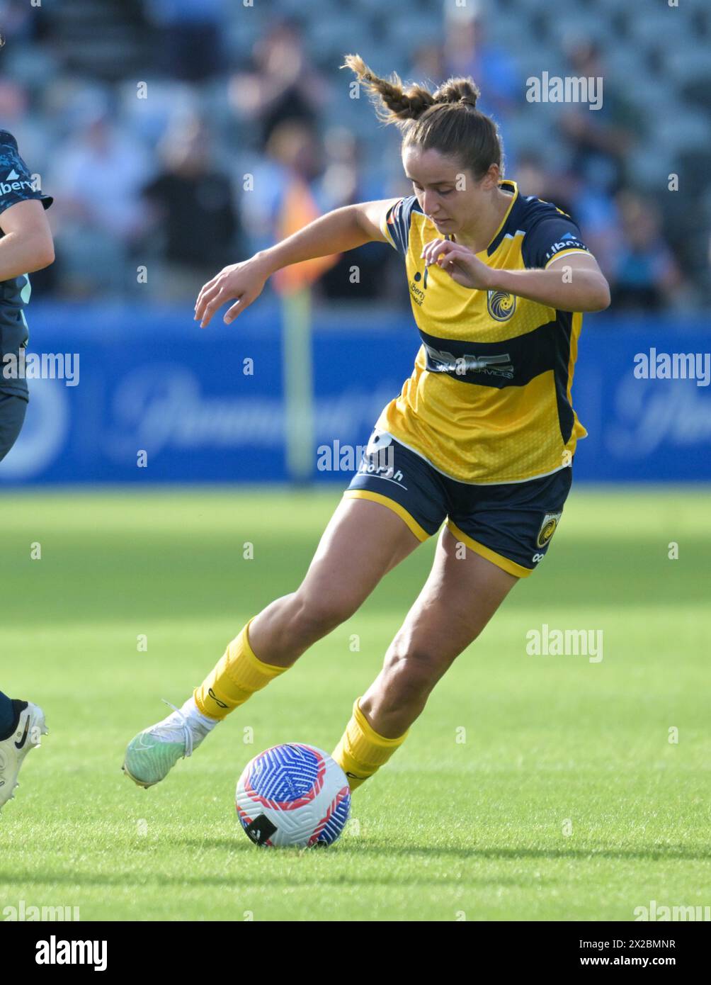 Gosford, Australien. April 2024. Bianca Galic von Central Coast Mariners FC wird während des Halbfinales 2 (Leg 1) der Liberty A-League 2023-24 zwischen Central Coast Mariners FC und Sydney FC im Industree Group Stadium in Aktion genommen. Endergebnis: Sydney FC 1: 0 Central Coast Mariners FC. Quelle: SOPA Images Limited/Alamy Live News Stockfoto