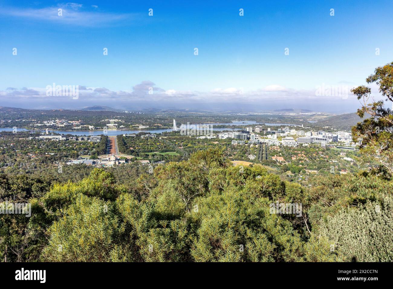 Stadtblick vom Mount Ainslie Lookout, Mount Ainslie Nature Reserve, Canberra, Australian Capital Territory, Australien Stockfoto
