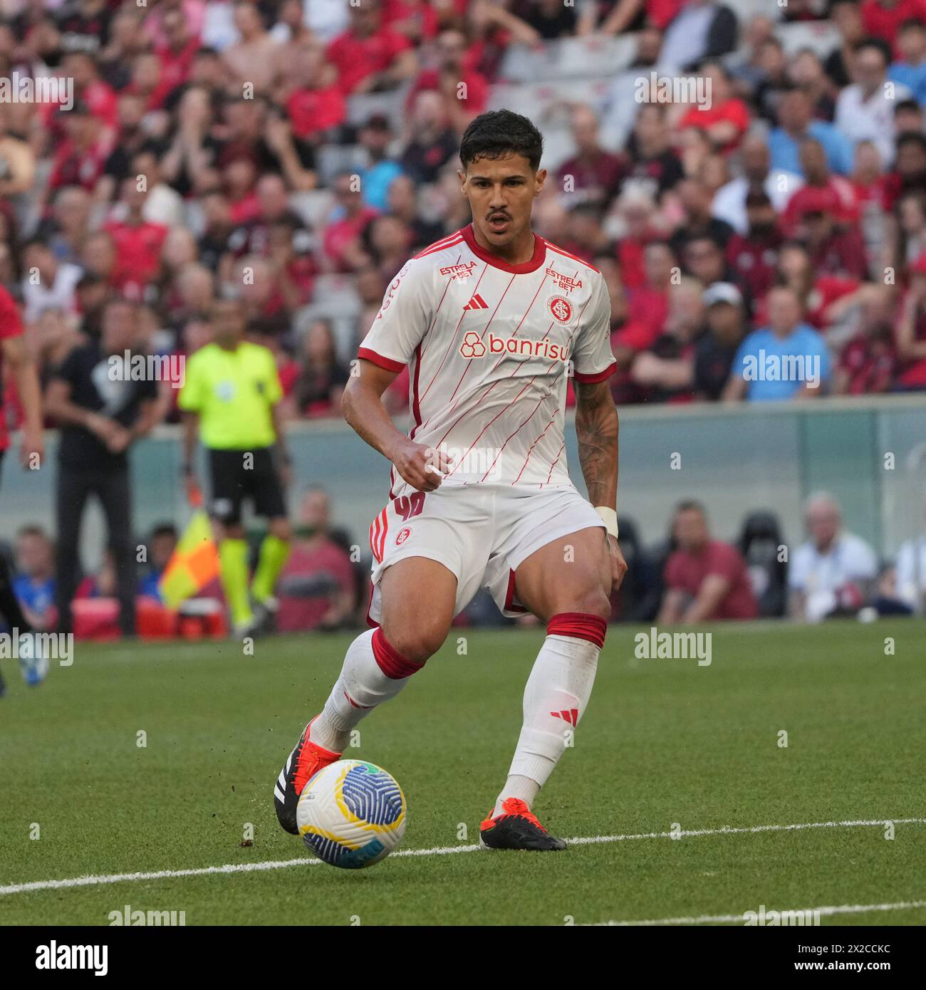 Curitiba, Brasilien. April 2024. Rômulo während des Spiels Athletico x Internacional im Stadion Mario Celso Petraglia in Curitiba, PR. Quelle: Carlos Pereyra/FotoArena/Alamy Live News Stockfoto