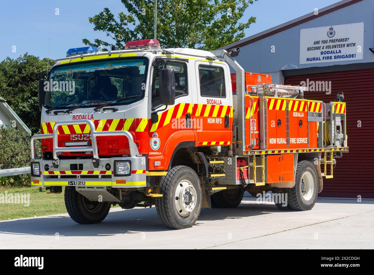 NSW Rural Fire Service Engine, Princes Highway, Bodalla, New South Wales, Australien Stockfoto
