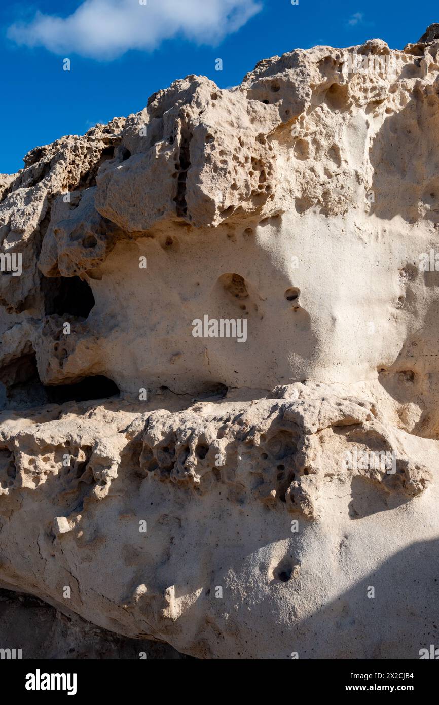 Älteste Felsen der Kanarischen Inseln im Höhlennetzwerk in der Stadt Ajuy, nördlich von Pajara, besteht geologisches Wunder aus sedimentären Substraten, die in der Tiefe o gebildet werden Stockfoto