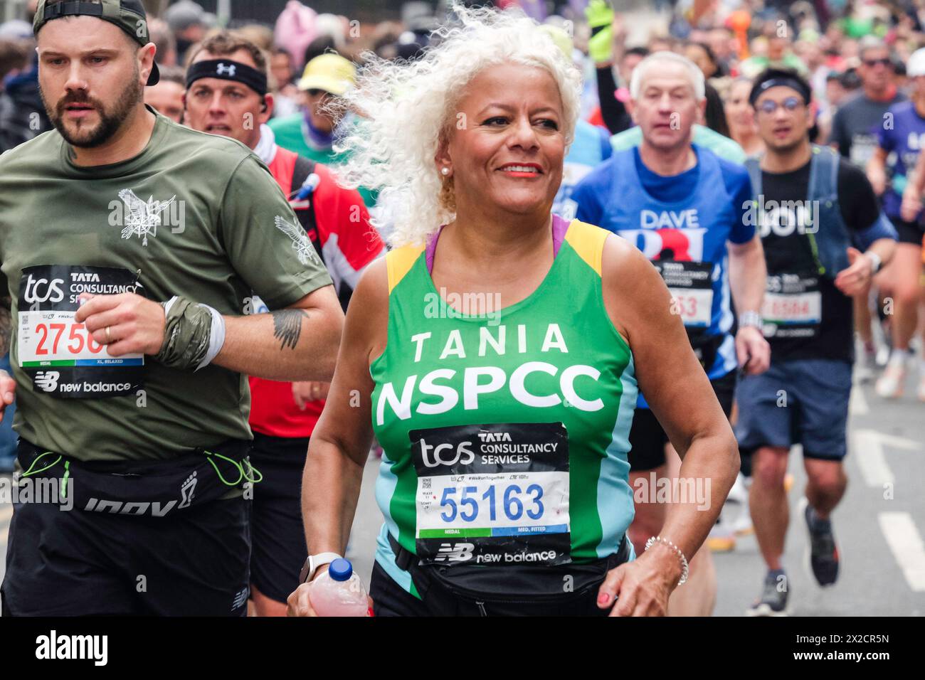 London Marathon 2024: Läufer für NSPCC-Wohltätigkeitsorganisation Stockfoto