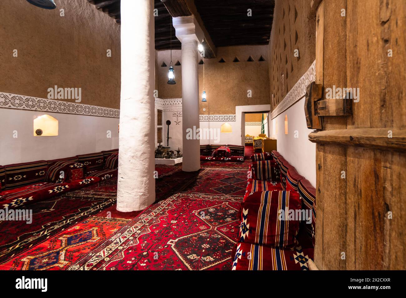 Riad, Saudi-Arabien - 10. Februar 2023: Innenraum des Masmak-Forts aus dem Jahr 1895 in der Altstadt von Riad in der Hauptstadt Saudi-Arabiens. Stockfoto