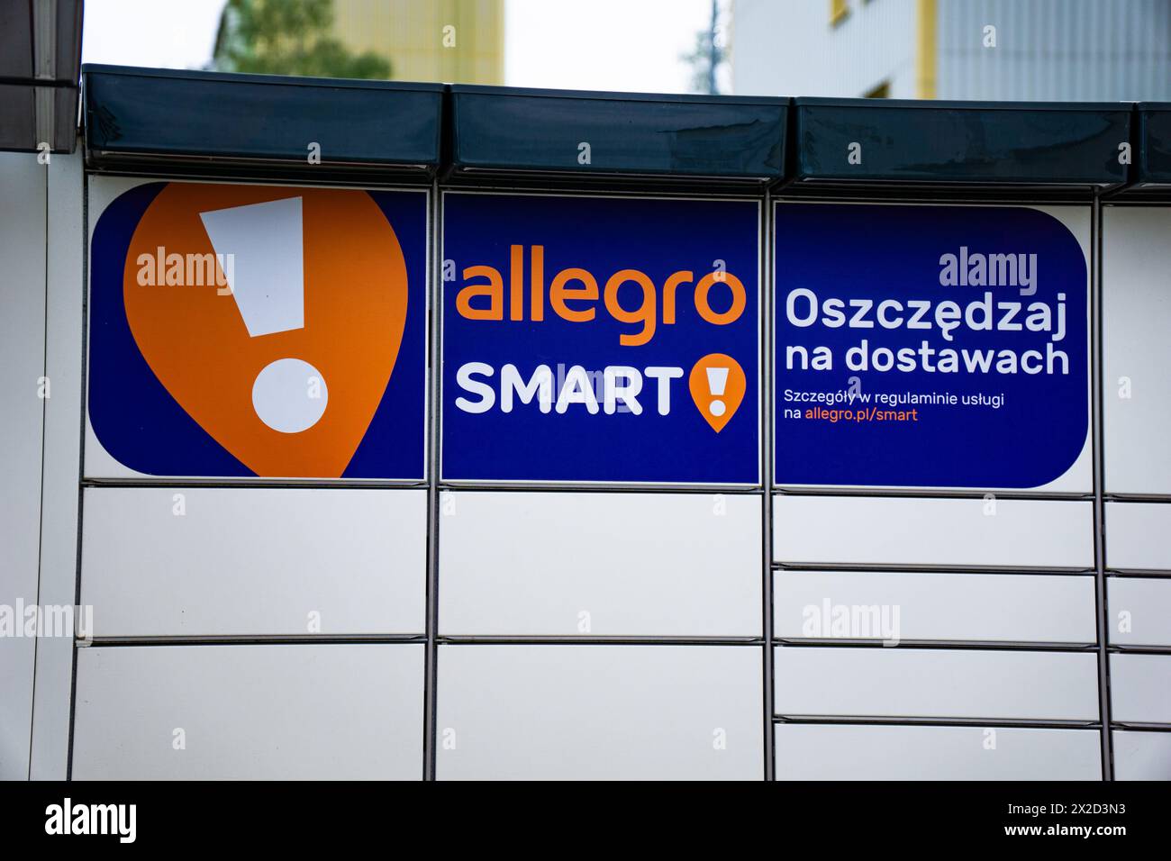 Wałbrzych, polen - 22. April 2024: Allegro Smart Paketschließfach eines Dienstes für die Abholung und den Versand von Kurierpaketen Stockfoto