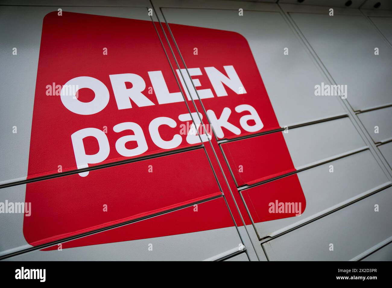 Wałbrzych, polen - 22. April 2024: Orlen paczka Paketschließfach eines Dienstes für die Abholung und den Versand von Kurierpaketen Stockfoto