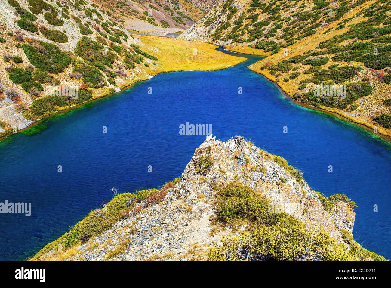 Bergsee Koksay im Aksu-Zhabagly Naturreservat. Der Koksay-See liegt im Tien Shan-Gebirge im Süden Kasachstans Stockfoto