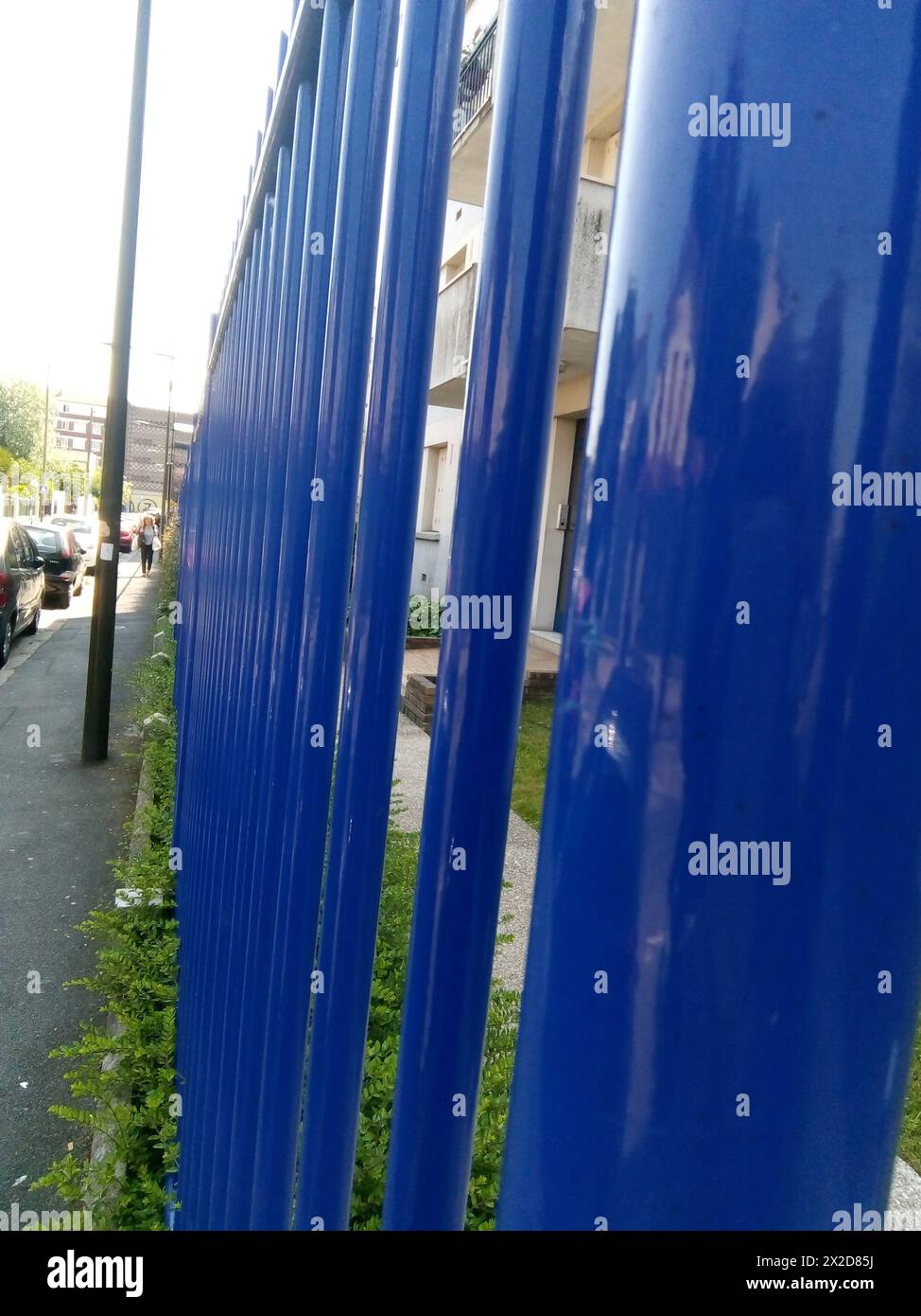 Une clôture bleue à Villejuif, Frankreich Stockfoto
