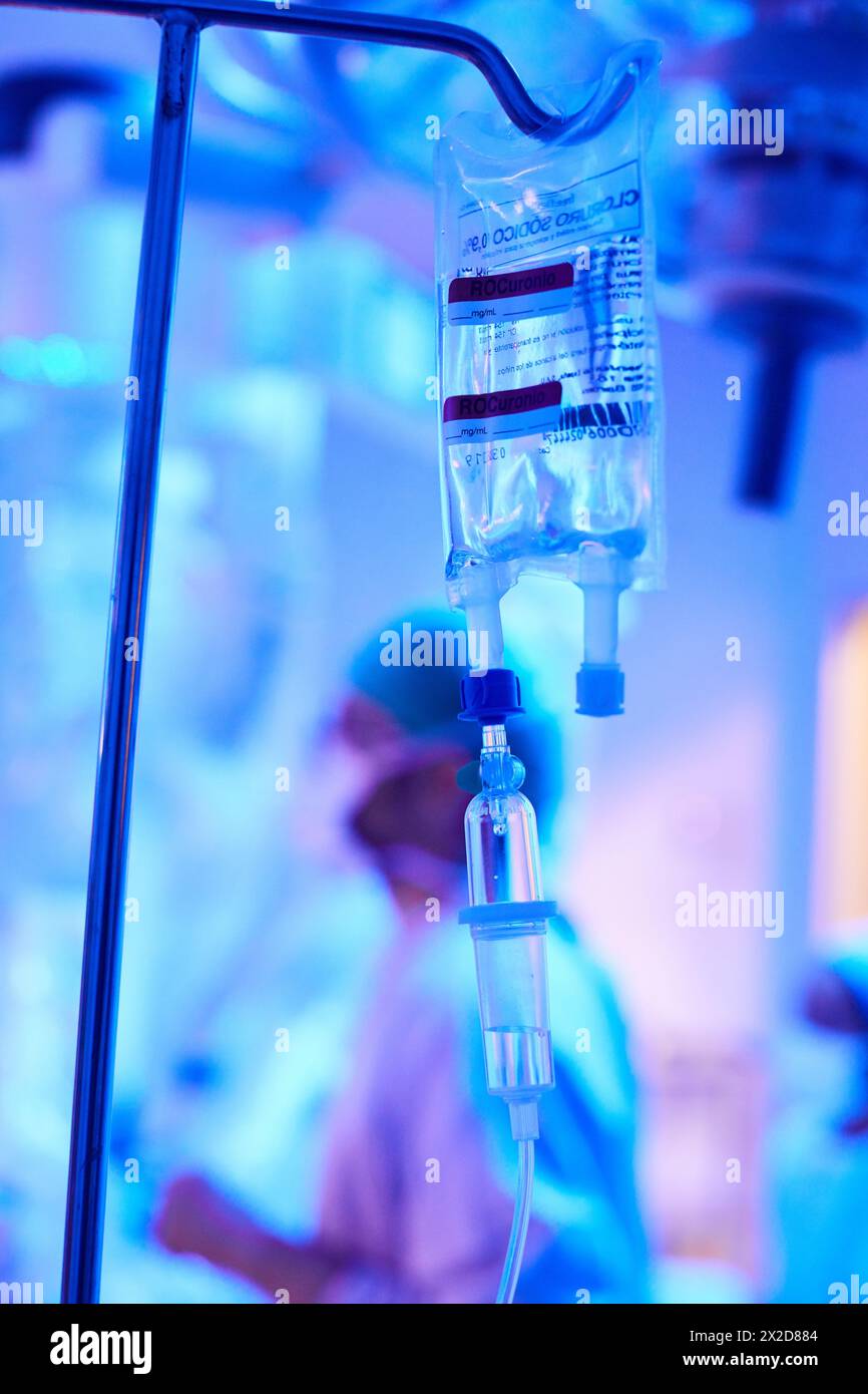 Serum, chirurgische Behandlung von Prostatakrebs, radikale Prostatektomie, Da Vinci Operationsroboter, Team von Chirurgen von Ärzte Madina & Azparren, Urologie, Stockfoto