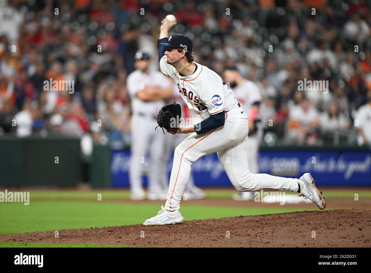 Der Houston Astros Pitcher FORREST WHITLEY (60) kommt im Relief Pitch an der Spitze des neunten Inning während des MLB Baseballspiels zwischen den Atlanta br Stockfoto