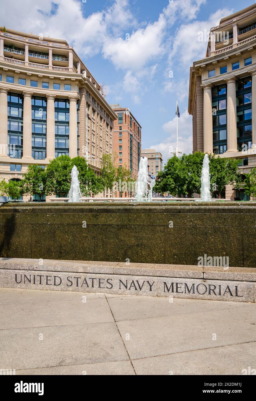 Das US Navy Memorial Plaza, Park in Washington D.C. ehrt diejenigen, die in der Navy gedient haben oder gerade in der Marine dienen, Marine Corps, Coast Guard, an Stockfoto