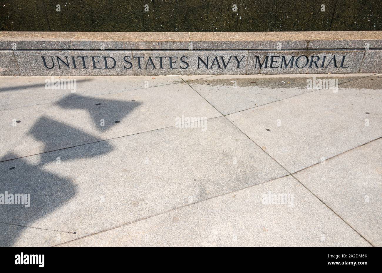 Das US Navy Memorial Plaza, Park in Washington D.C. ehrt diejenigen, die in der Navy gedient haben oder gerade in der Marine dienen, Marine Corps, Coast Guard, an Stockfoto