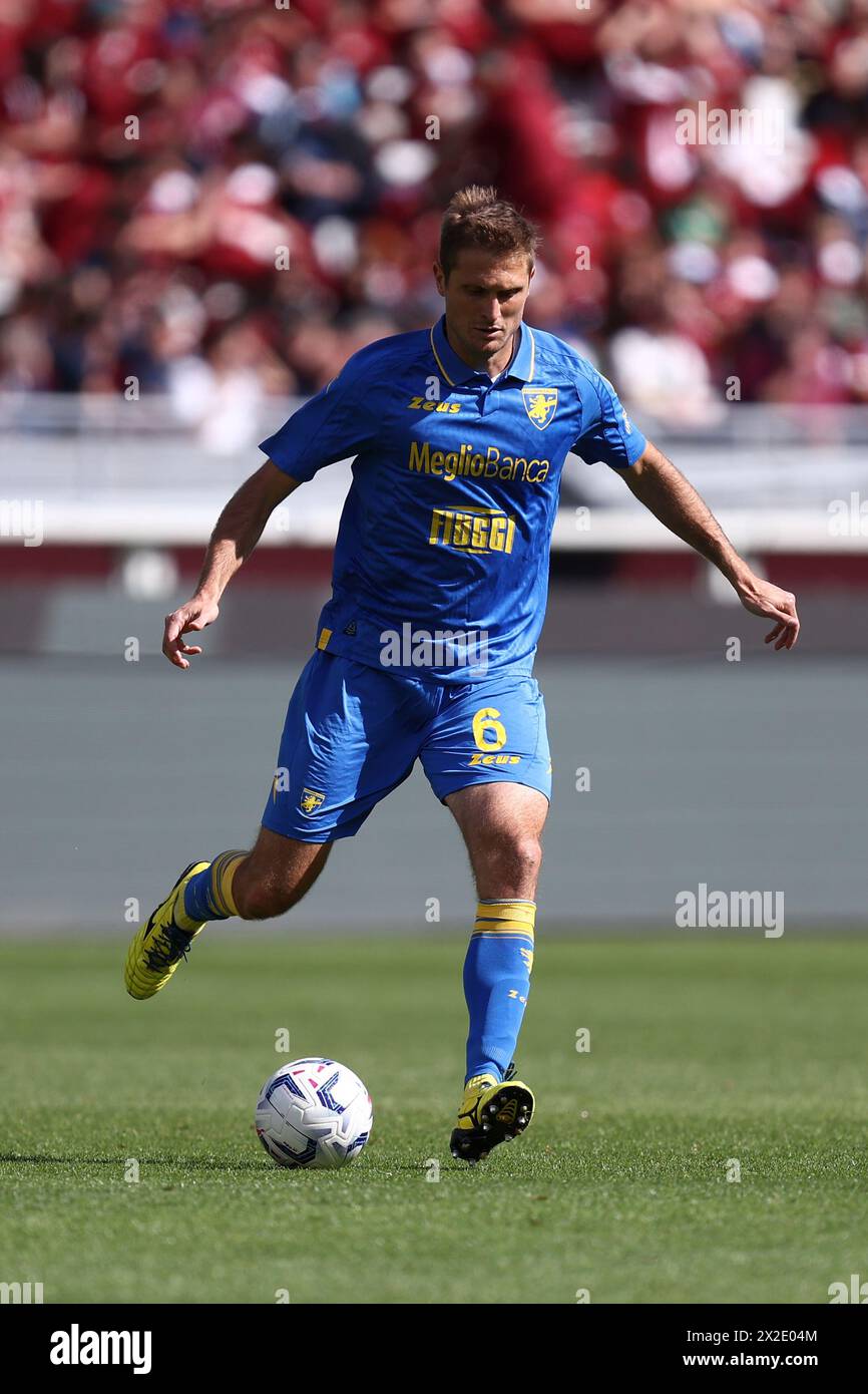 Turin, Italien. April 2024. Simone Romagnoli von Frosinone Calcio in Aktion während des Spiels der Serie A zwischen Torino FC und Frosinone Calcio im Stadio Olimpico am 21. April 2024 in Turin. Quelle: Marco Canoniero/Alamy Live News Stockfoto