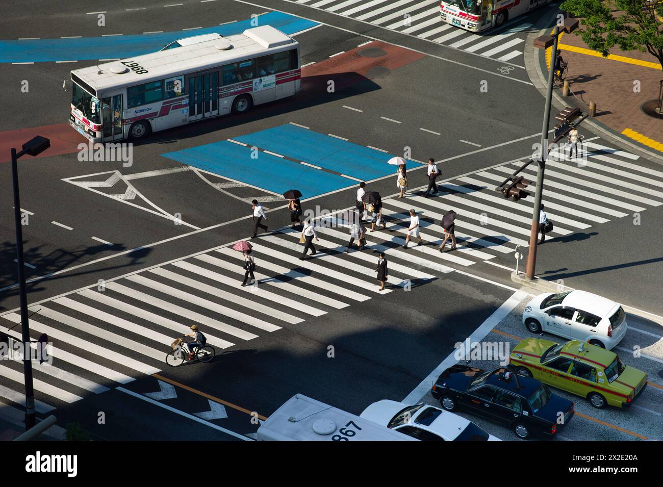 Der morgendliche Pendelweg in Kumamoto, Insel Kyushu, Japan. Stockfoto