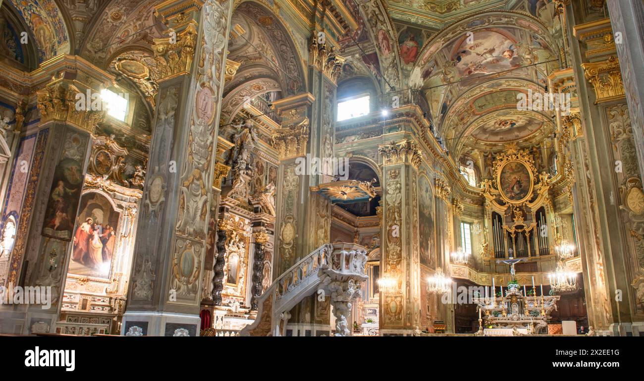 Finalborgo Italien 15. April 2024: Innenraum der Basilika San Biagio im gotischen Stil Stockfoto