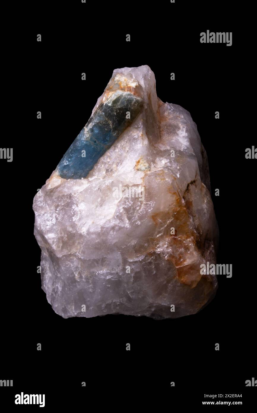 Blauer Turmalin-Kristall, stammt aus Sardegna, Italien. Stockfoto
