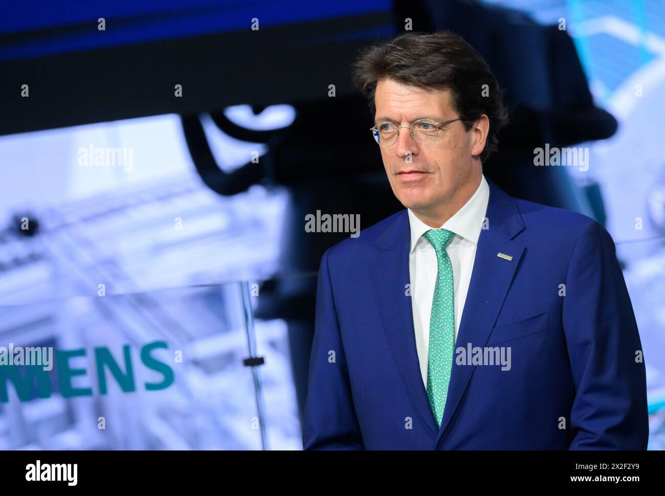 Hannover, Deutschland. April 2024. Klaus Rosenfeld, CEO der Schaeffler AG, steht auf der Hannover Messe 2024. Quelle: Julian Stratenschulte/dpa/Alamy Live News Stockfoto