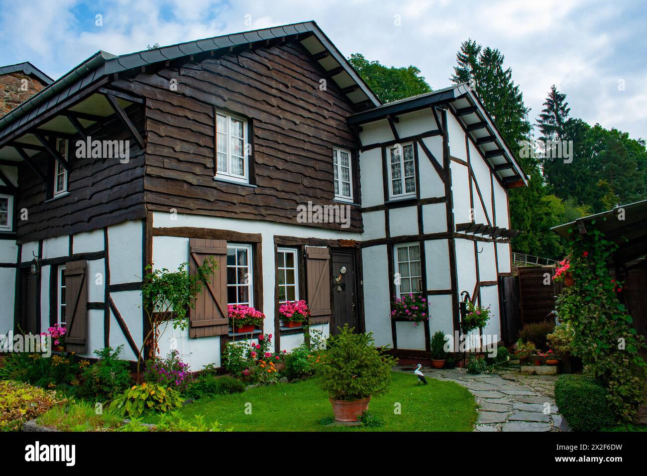 Haus und Garten fotografiert in den Ardennen, Belgien Stockfoto