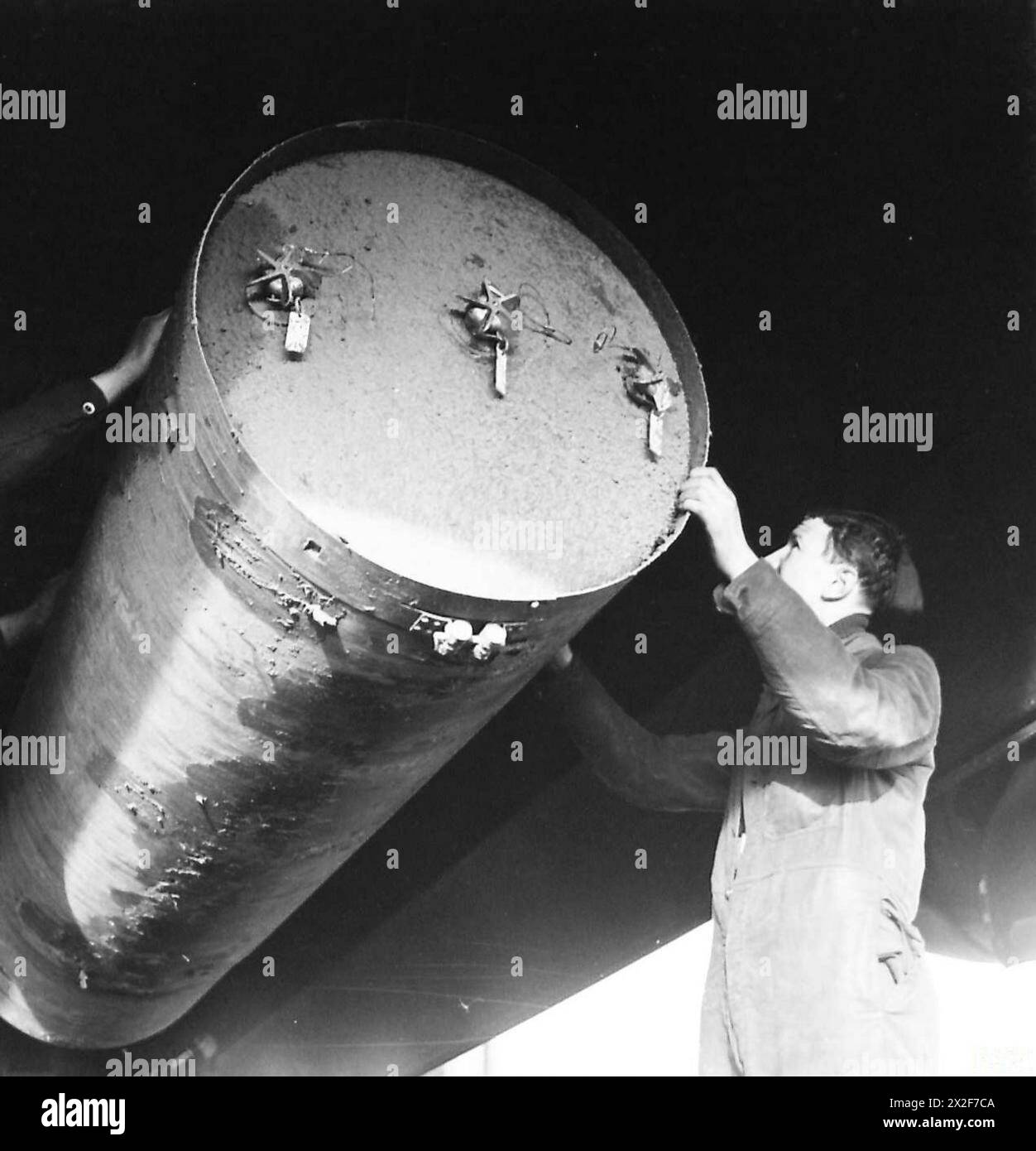 Während des Zweiten Weltkriegs war das Personal der RAF in verschiedenen Aktivitäten in ganz Großbritannien tätig und zeigte die Bandbreite der Operationen und Unterstützung der RAF. Stockfoto