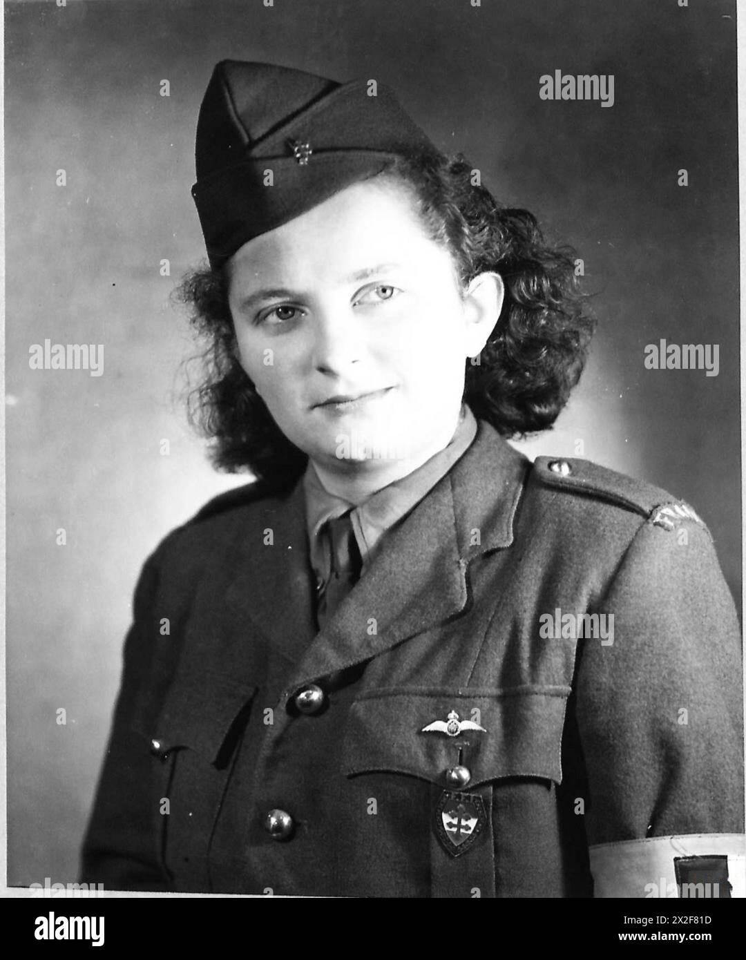 Die Royal Air Force operierte von 1940 bis 1945 in Großbritannien, wo sie Verteidigungs- und Offensivmissionen durchführte, einschließlich Luftpatrouillen, Nacht- und Tagesbombenangriffe und militärische Operationen des Zweiten Weltkriegs unterstützte. Stockfoto