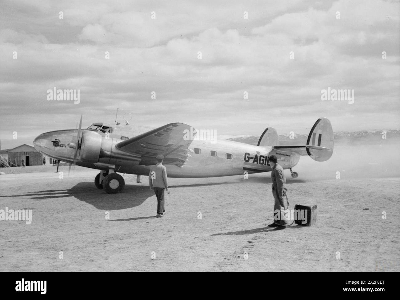 Lockheed 18 Lodestar G-AGIL „Lake Nyasa“ von BOAC Taxis in Ankara, Türkei, bevor sie zwischen 1940 und 1945 dreimal wöchentlich nach Kairo fahren. Stockfoto