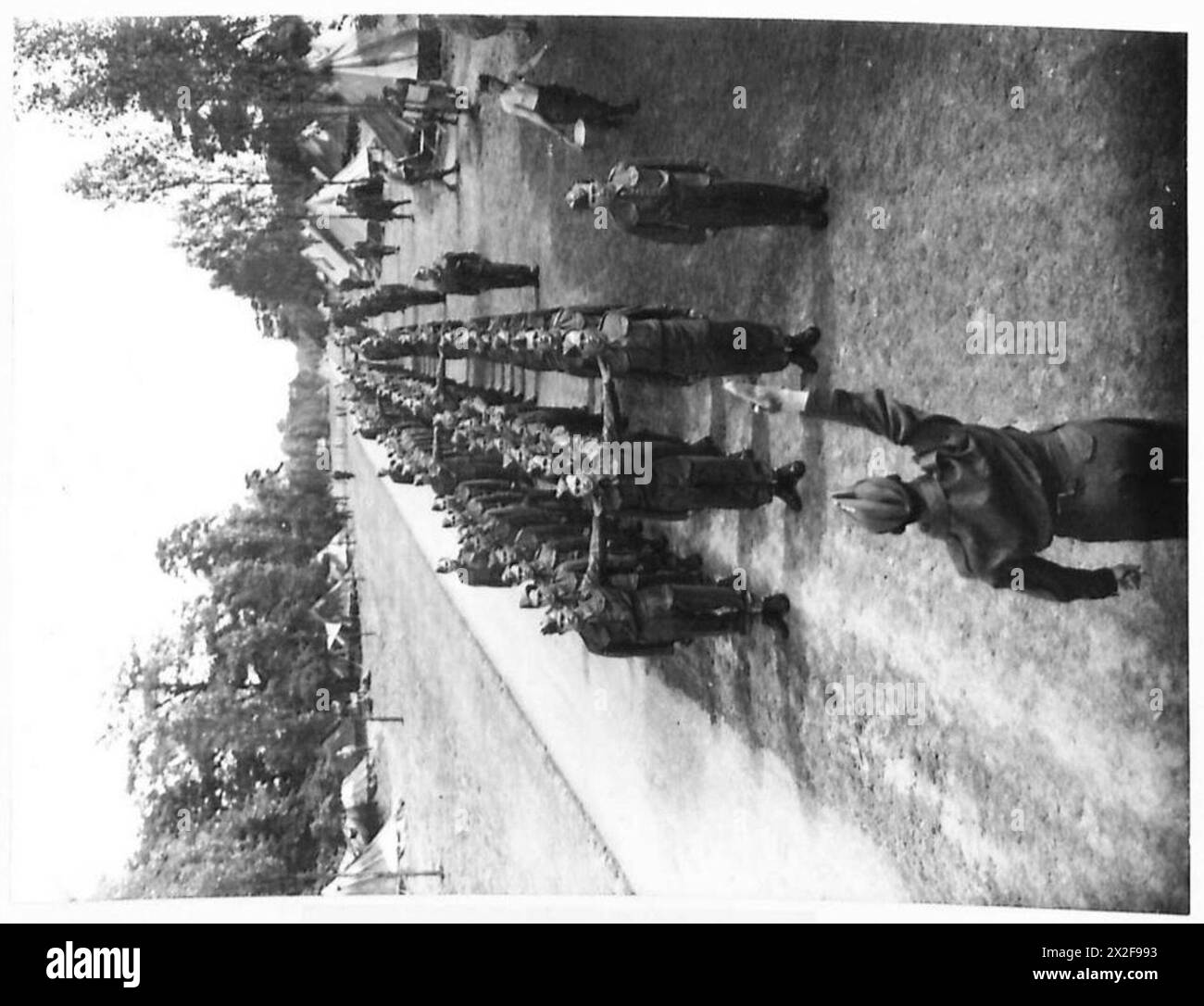 Die tschechischen Truppen werden auf der Parade im neu ausgestellten British Battle Dress fotografiert, das die Übernahme der britischen Uniformstandards demonstriert. Stockfoto