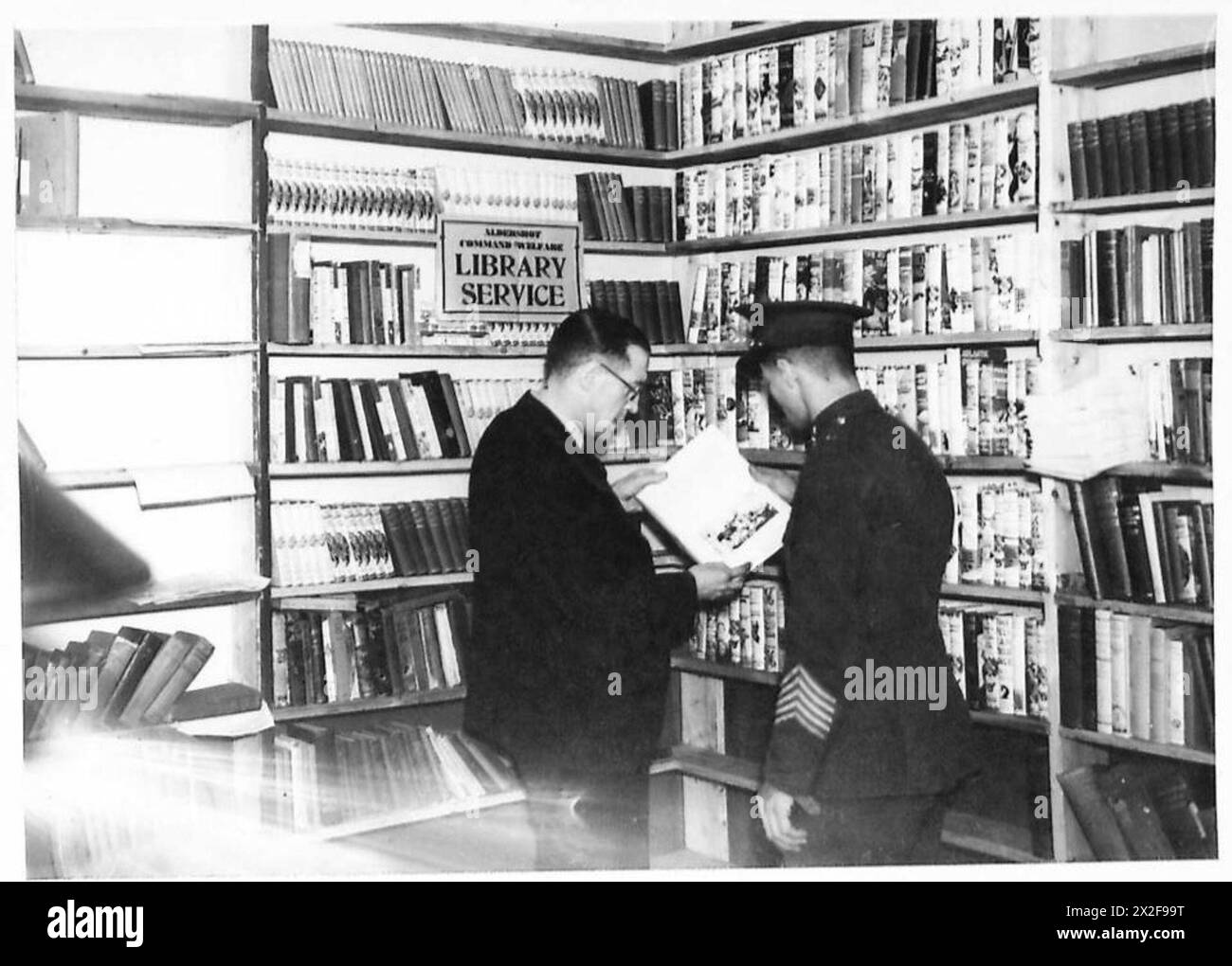 Die Aldershot Command Welfare Supplies Branch umfasst eine Bibliothek, die Bücher und Ressourcen für das Personal der britischen Armee bereitstellt. Stockfoto