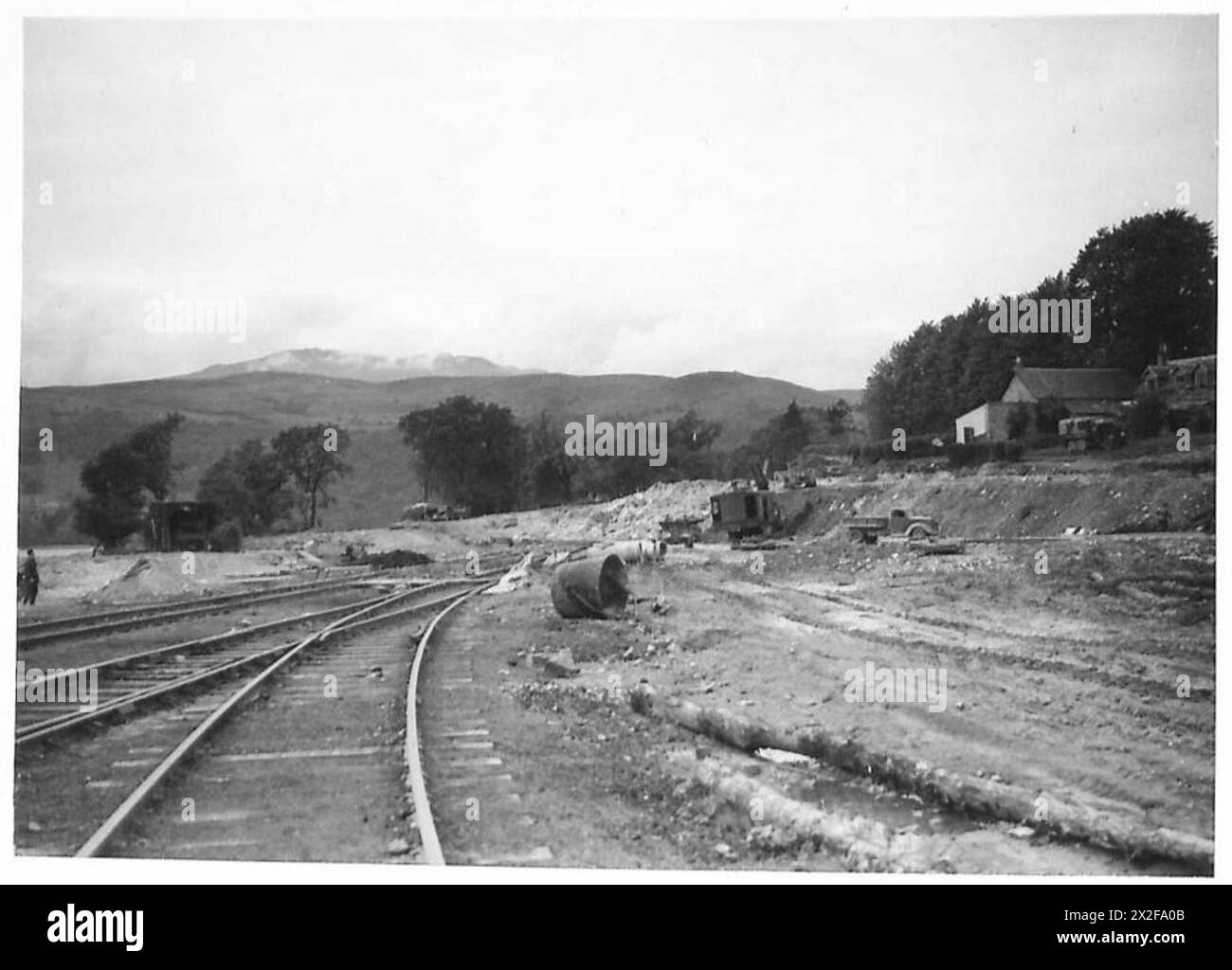 Ingenieure der britischen Armee führen Hafenbauarbeiten in Gareloch durch, die den Materialumschlag und die Baustellenvorbereitung umfassen. Stockfoto
