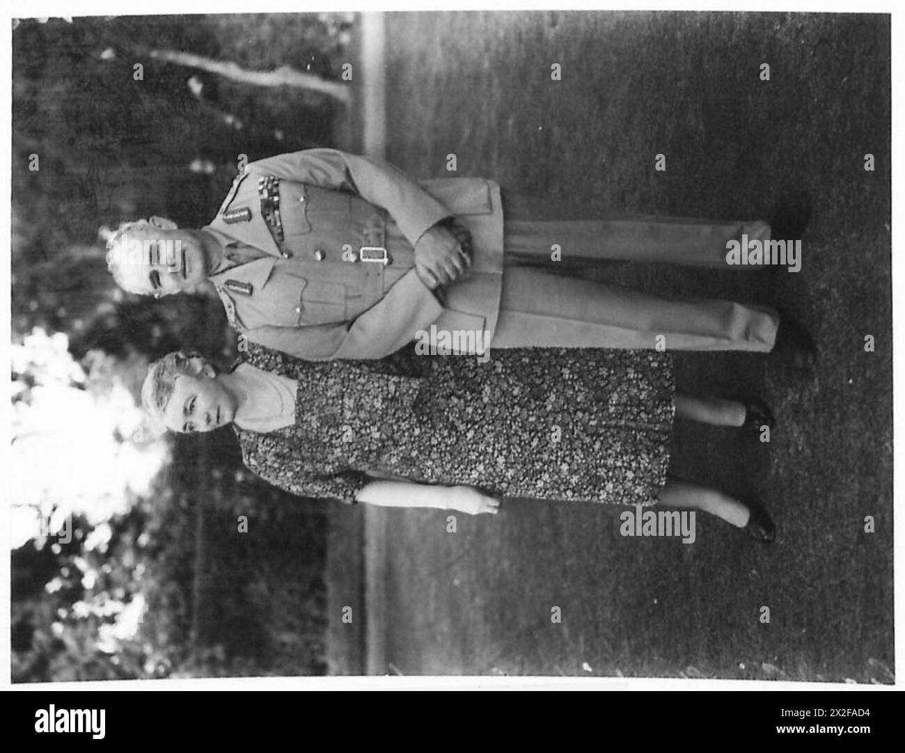 General Sir Archibald Wavell, Oberbefehlshaber des Nahen Ostens, ist mit Lady Wavell abgebildet, die die führende Führung der britischen Armee während der Operationen im Nahen Osten vertritt. Stockfoto