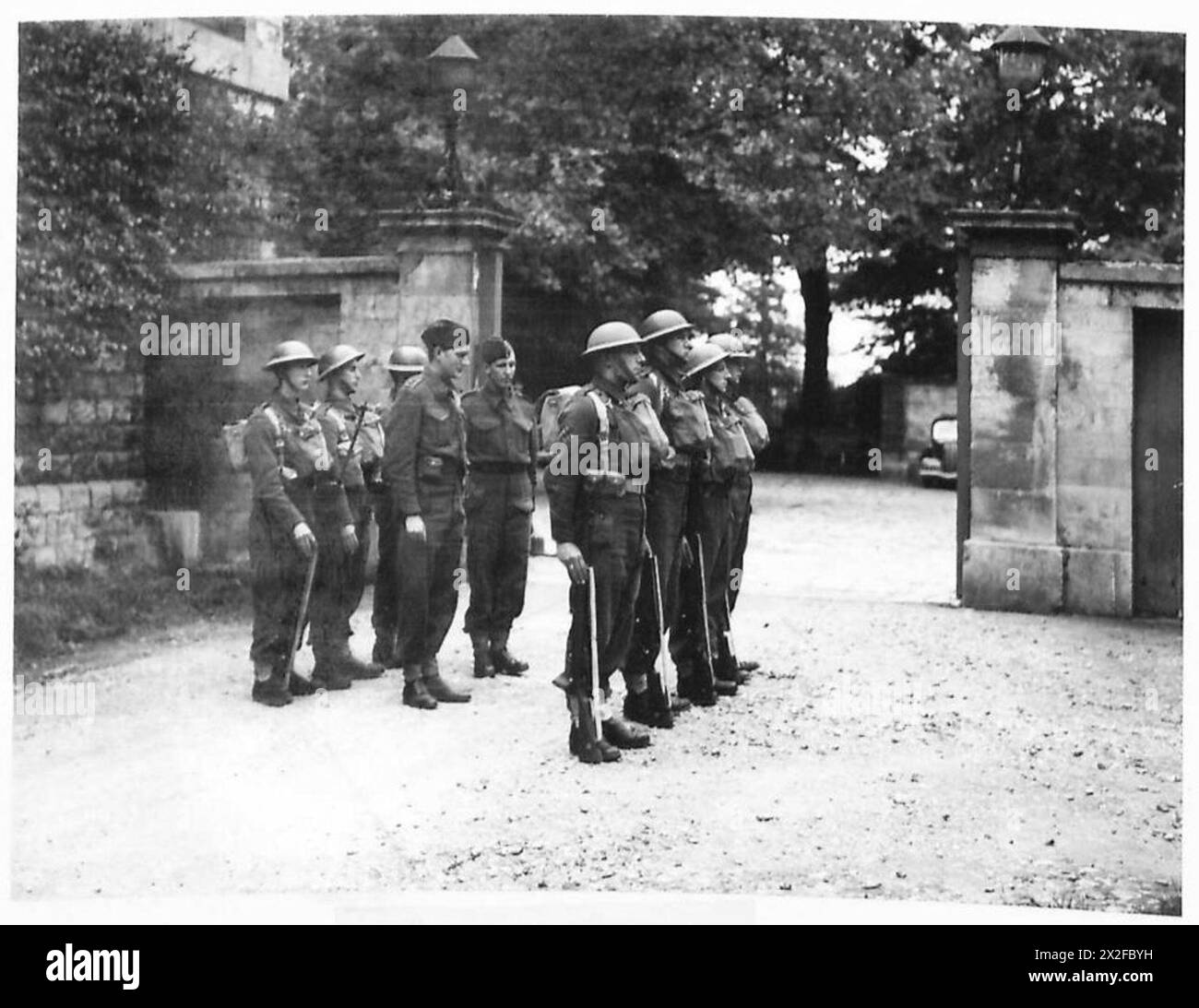 Soldaten der britischen Armee nehmen an einer Zeremonie teil, in der zeremonielle Pflichten, Disziplin und Militärprotokoll demonstriert werden. Stockfoto