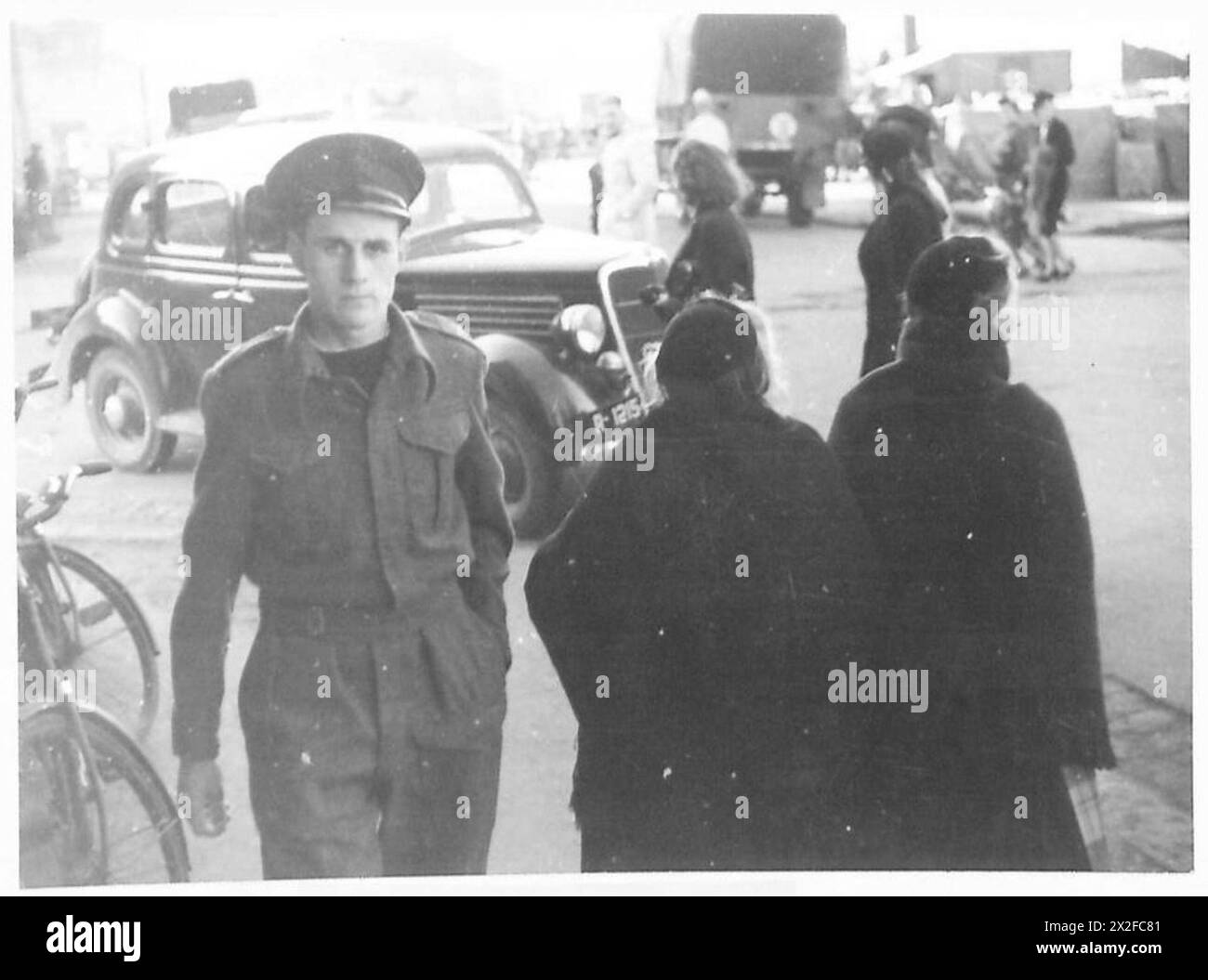 BRITISCHE UND KANADISCHE TRUPPEN IN ISLAND - Eine Küstenszene der britischen Armee Stockfoto