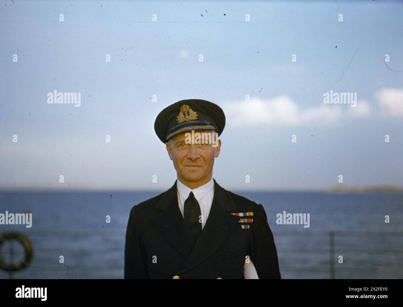 AN BORD der HMS KING GEORGE V, NOVEMBER 1942 - Kapitän P J Mack, DSO, RN, Kapitän der HMS KING GEORGE V Mack, Philip John, Royal Navy, KING GEORGE V. (HMS) Stockfoto