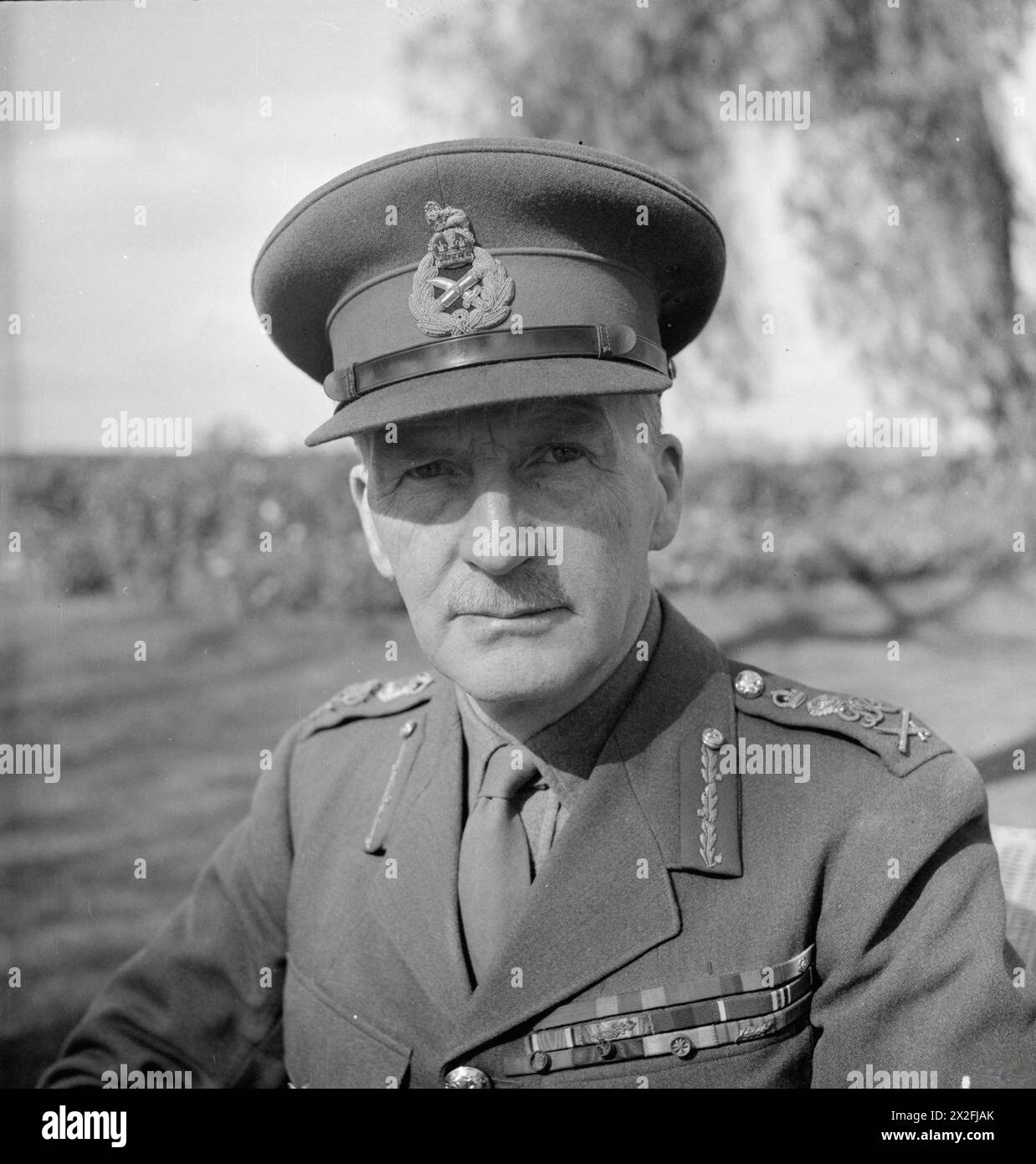 Sir John Dill befindet sich am 18. Februar 1941 im Hauptquartier von General Sir Archibald Wavell, Oberbefehlshaber der Nahost-Streitkräfte in Ägypten. Stockfoto