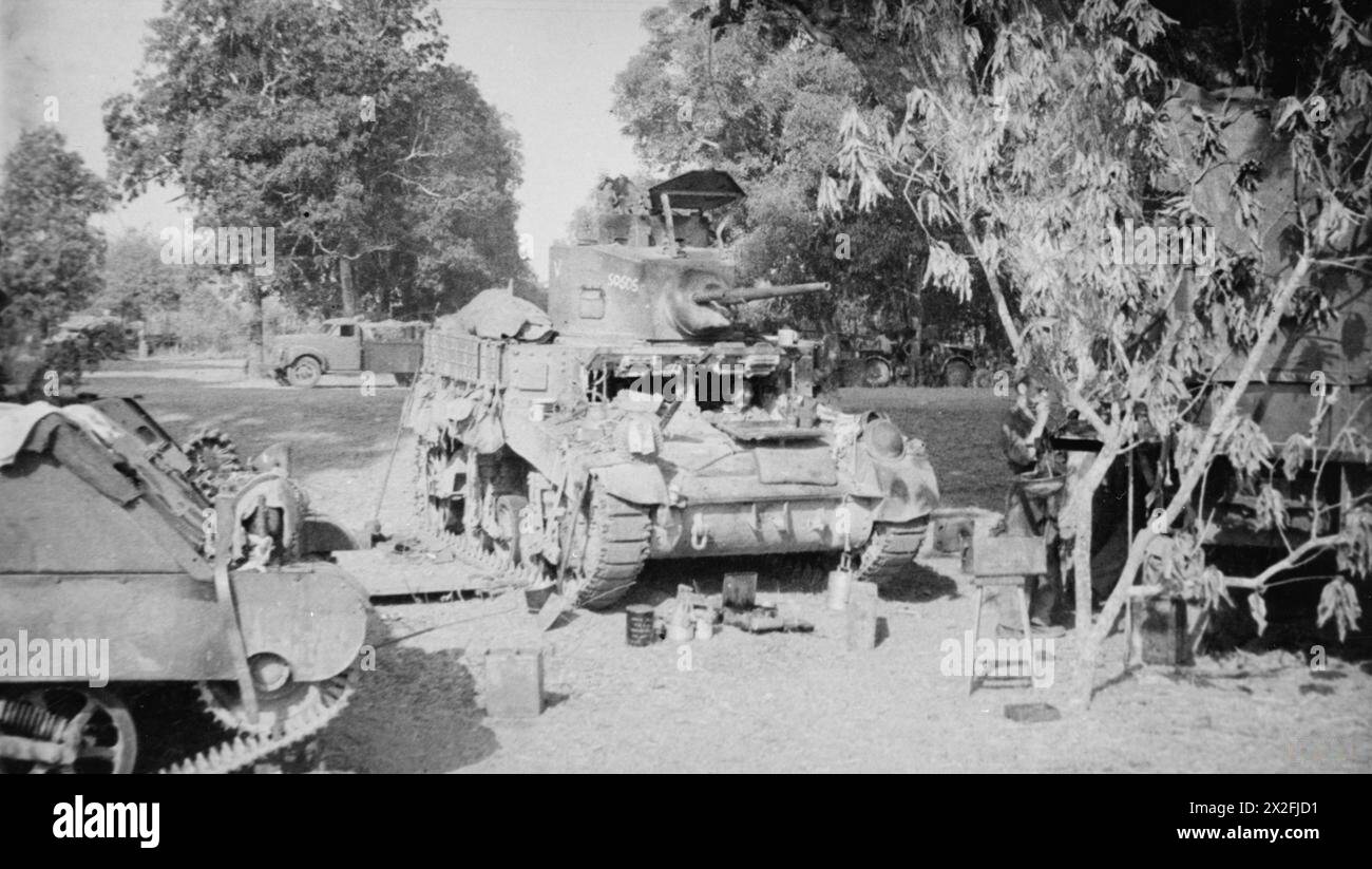 Ein M3 Stuart-Panzer der 7. Queen's Own Husars während des britischen Rückzugs aus Burma 1942. Das Regiment, ausgestattet mit amerikanischen M3 Stuart leichten Panzern, spielte eine entscheidende Rolle bei der Verzögerung der japanischen Truppen. Nach der Schlacht von Sidi Rezegh im November 1941 wurde das Regiment neu ausgerüstet und nach Burma verlegt, wo es Verteidigungsoperationen durchführte. Die 7. Husaren waren maßgeblich am Rückzug der britischen Truppen nach Indien beteiligt. Stockfoto