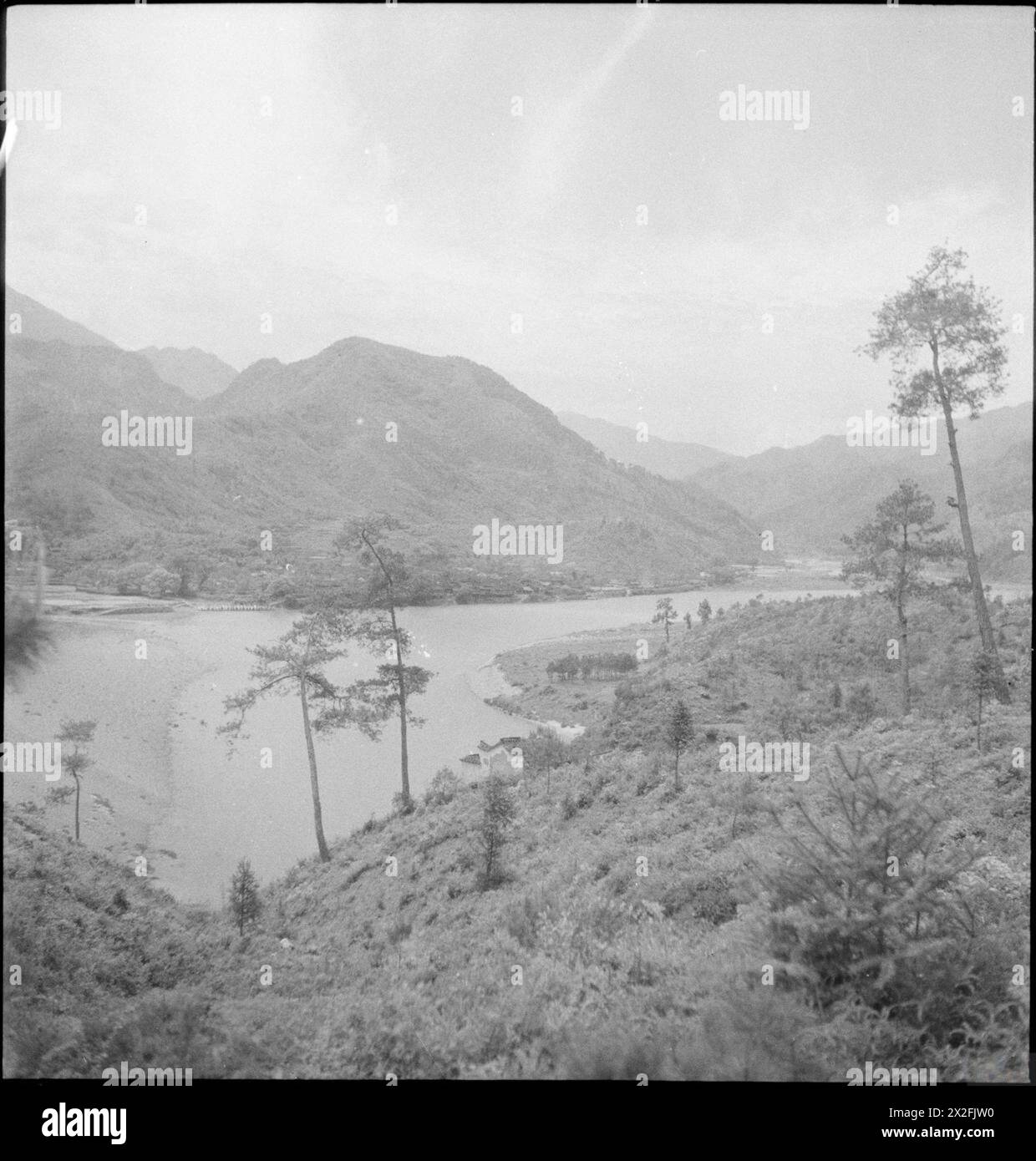 Schwarzweißfoto von Cecil Beaton, aufgenommen während seiner Reise durch Indien, Birma und China zwischen 1943 und 1944, mit regionalen Szenen während des Zweiten Weltkriegs Stockfoto