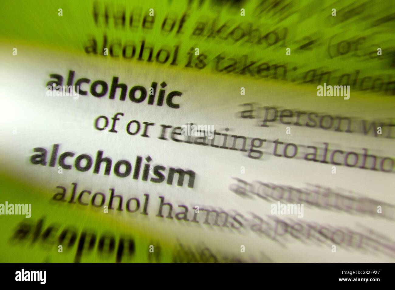 Alkoholismus - Alkoholabhängigkeit - Symptome: Große Mengen Alkohol über einen langen Zeitraum trinken, Schwierigkeiten beim Abbau, Erwerb und Trinken von Alco Stockfoto