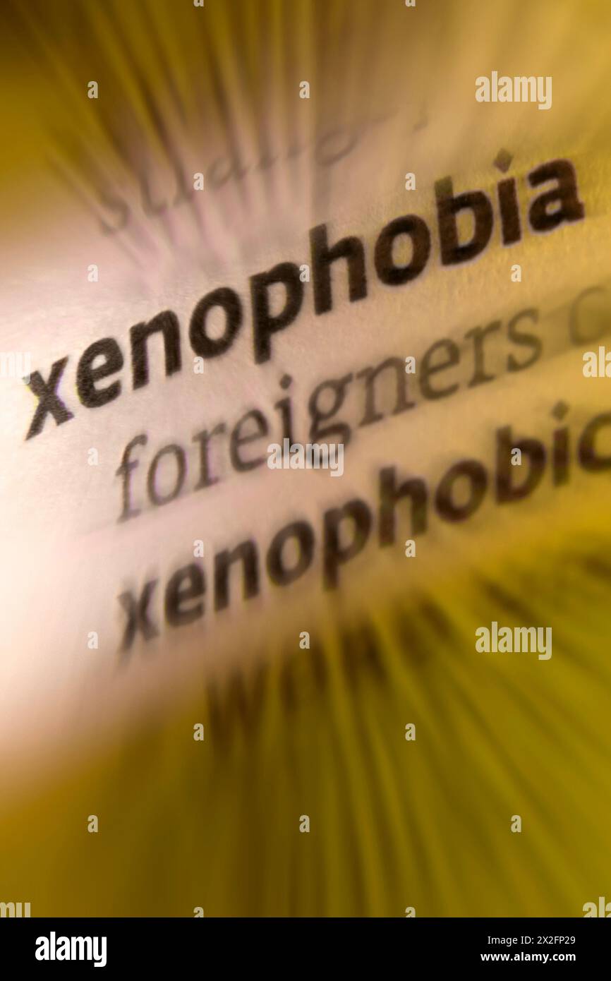 Zenophobie - ein tief verwurzelter Hass gegenüber Ausländern, eine unvernünftige Angst oder Hass auf Unbekannte, insbesondere Menschen anderer Rassen oder Glaubensrichtungen. Stockfoto