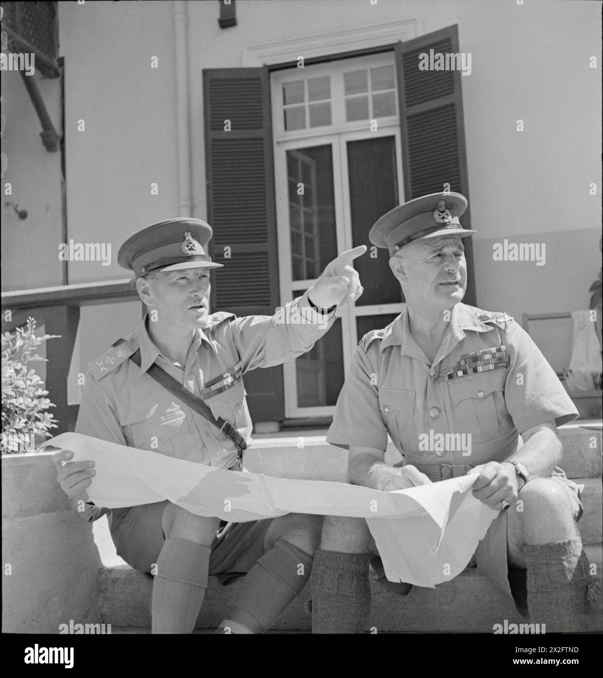 Die Generäle Sir Archibald Wavell und Sir Claude Auchinleck werden am 8. September 1941 als Oberbefehlshaber für Indien und den Nahen Osten dargestellt. Stockfoto