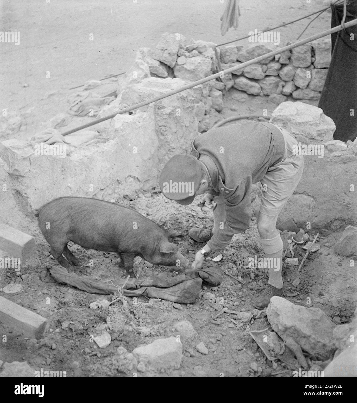 Fotos von Cecil Beaton, aufgenommen von Februar bis Juli 1942 im Nahen Osten, die das militärische und zivile Leben während des Zweiten Weltkriegs darstellen Stockfoto