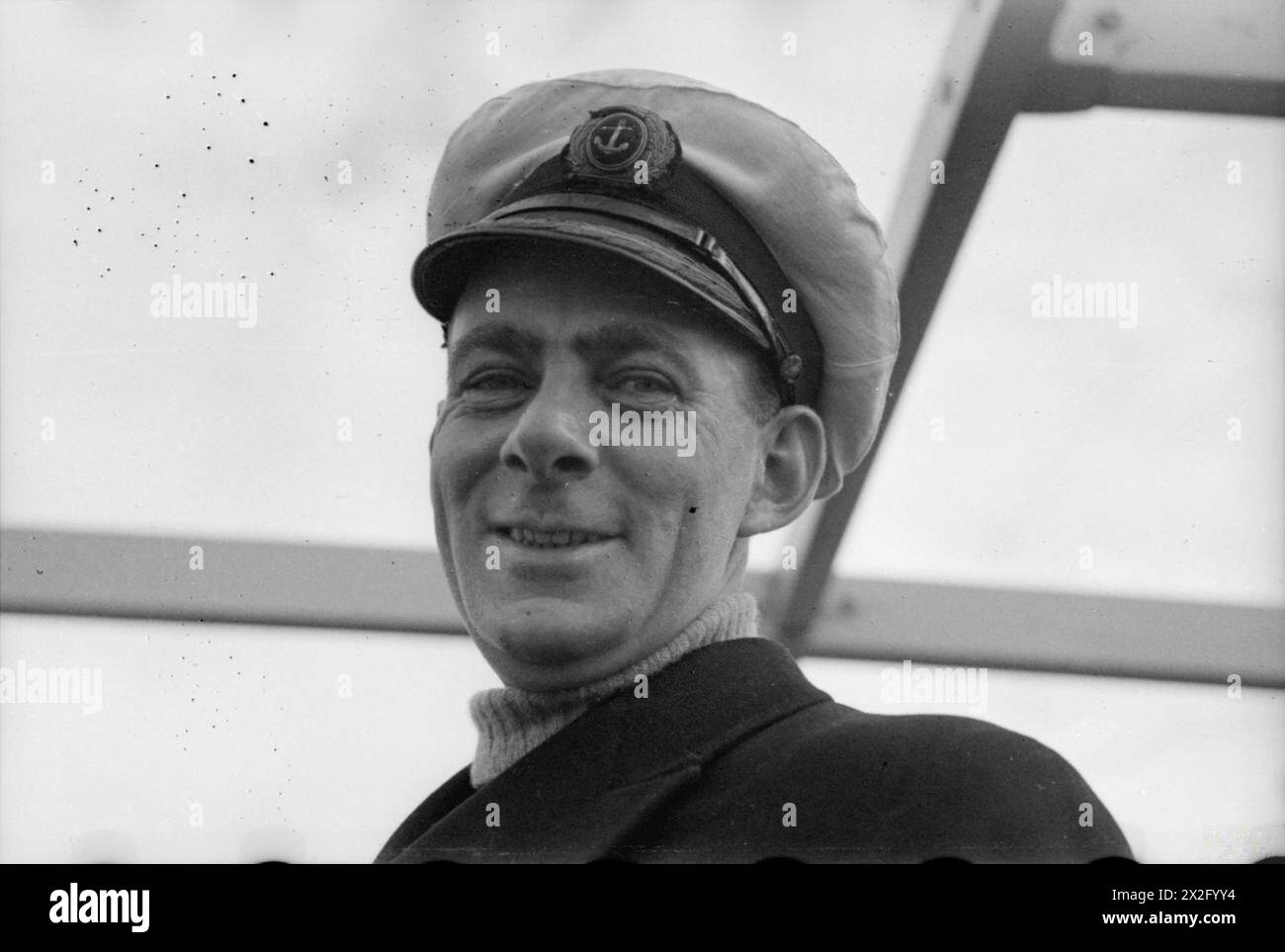 Captain D N Taylor kommandiert vom 17. Bis 20. Januar 1944 das Frachtschiff Cape Hawke mit 9.000 Tonnen im Mittelmeer und führt tägliche Schiffsdienste durch. Stockfoto