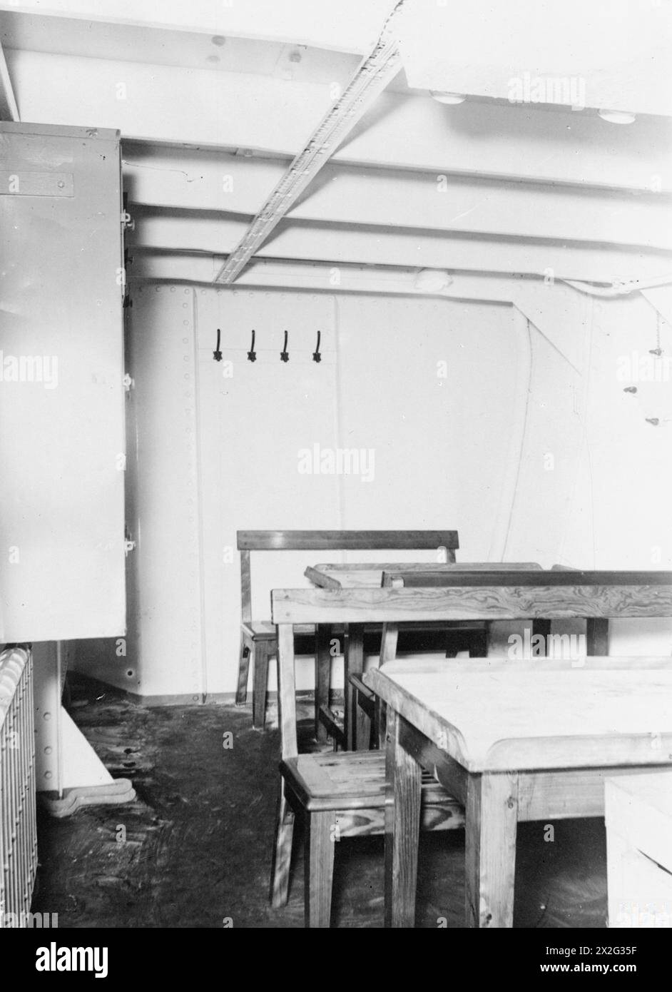 Seemannschaos und Unterbringung für Offiziere und Besatzung an Bord eines Tankers im Jahr 1941, das moderne Lebensbedingungen bietet, die mit einem Luxusschiff vergleichbar sind. Stockfoto