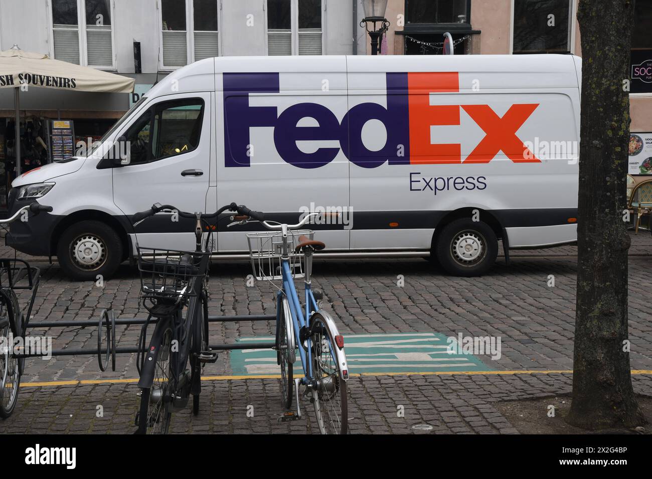 Kopenhagen, Dänemark /22. april 2024/Fed Express Lieferwagen in Kopenhagen. Photo.Francis Joseph Dean/Dean Pictures Stockfoto