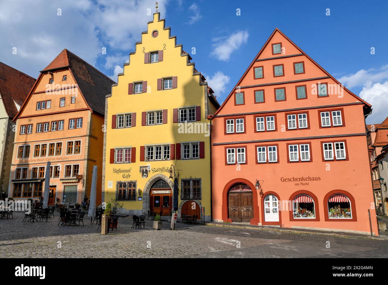 Geografie / Reise, Deutschland, Bayern, mehrfarbige Hausfassaden auf dem Marktplatz, Altstadt, ADDITIONAL-RIGHTS-CLEARANCE-INFO-NOT-AVAILABLE Stockfoto